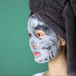 مراقبت از پوست صورت با ماسک و مرطوب کننده